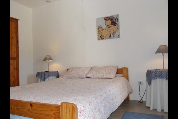 Chambre avec lit double - Gîtes Grand Pré ! à Roquecor