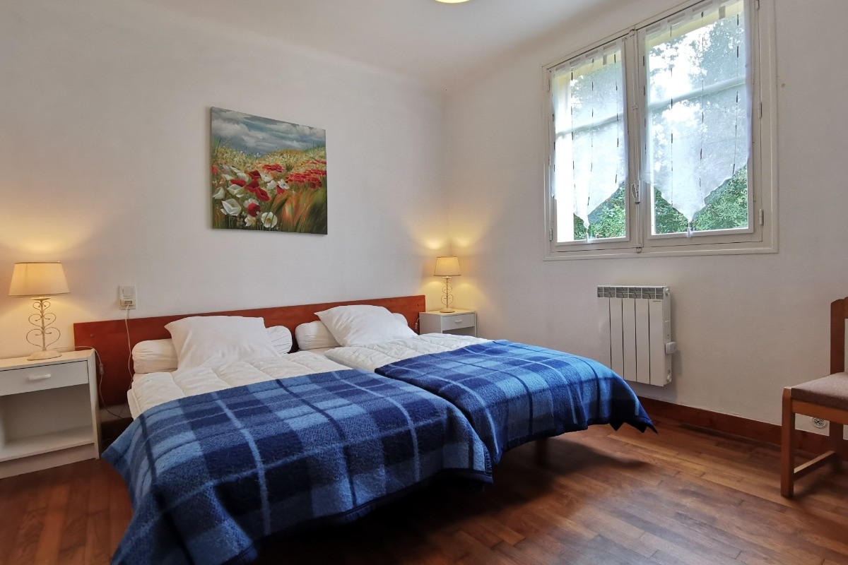 Chambre avec 2 lits 90