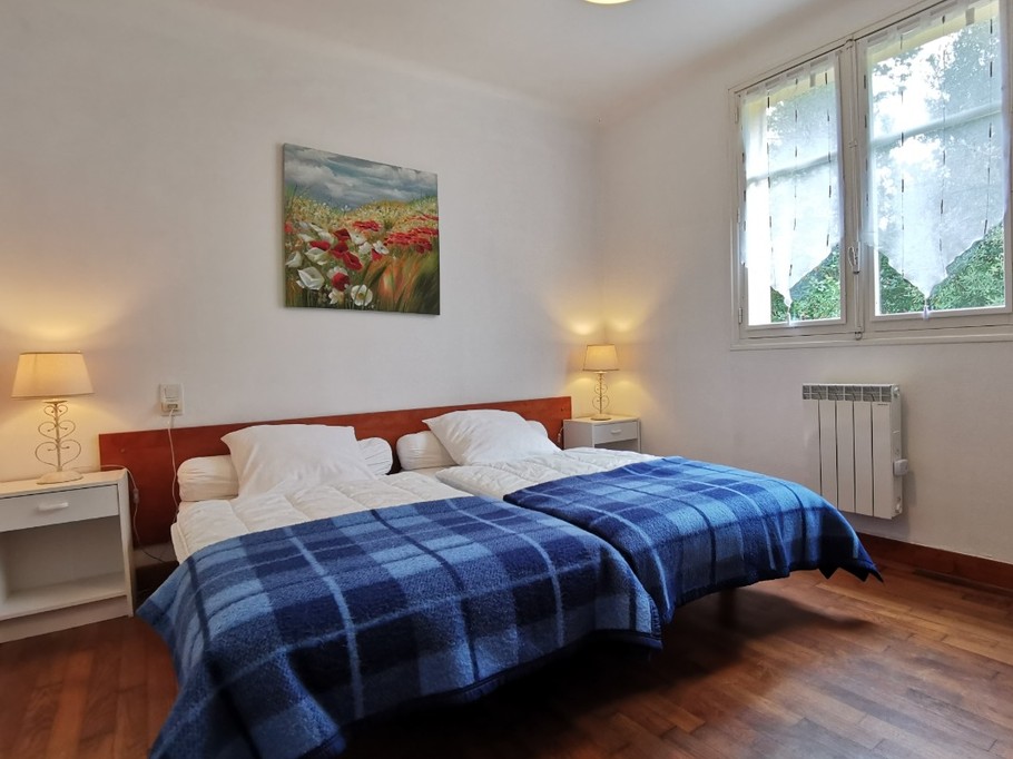 Chambre avec 2 lits 90