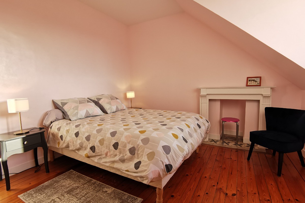 Etage: Chambre 2 avec lit 140