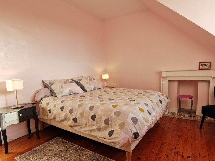 Etage: Chambre 2 avec lit 140