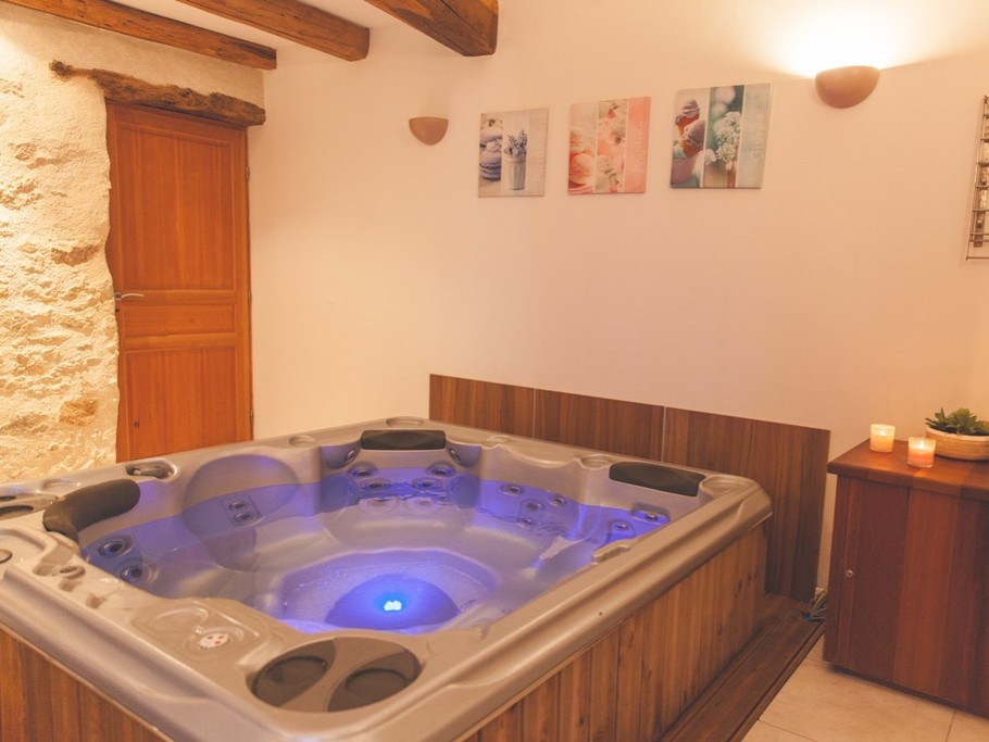 Spa privatif intérieur en libre accès