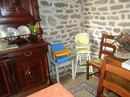 Les chaises hautes pour faciliter la prise des repas pour les tous petits