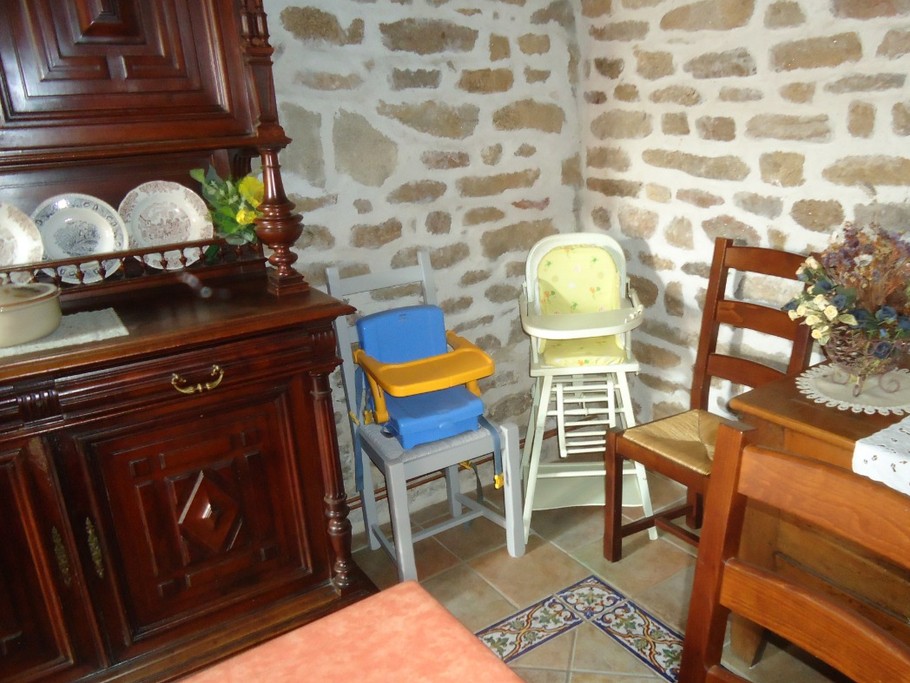 Les chaises hautes pour faciliter la prise des repas pour les tous petits