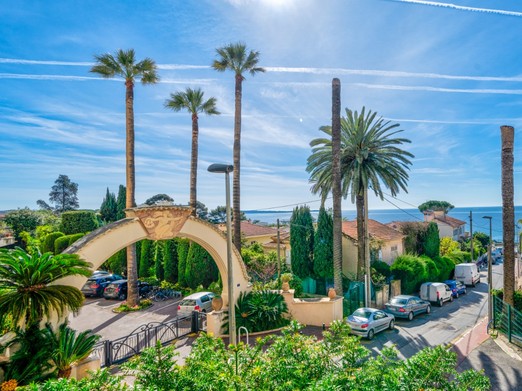 Cannes les Pins - Vue mer depuis le balcon