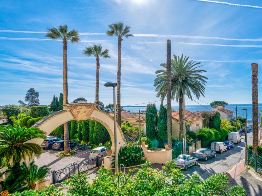 Cannes les Pins - Vue mer depuis le balcon