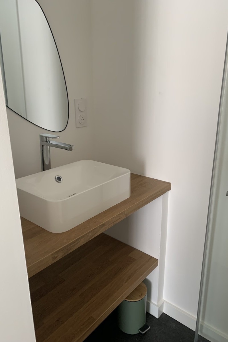 Salle d'eau attenante à la chambre