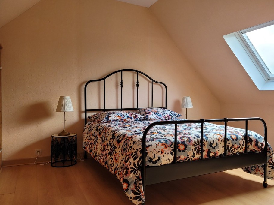 DELCROIX, location,  Clévacances, Runan, chambre étage lit 140