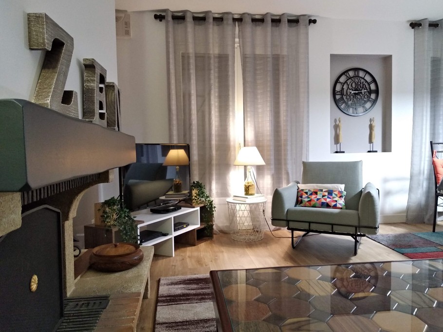 Coin salon en soirée-Villa Bruyeride