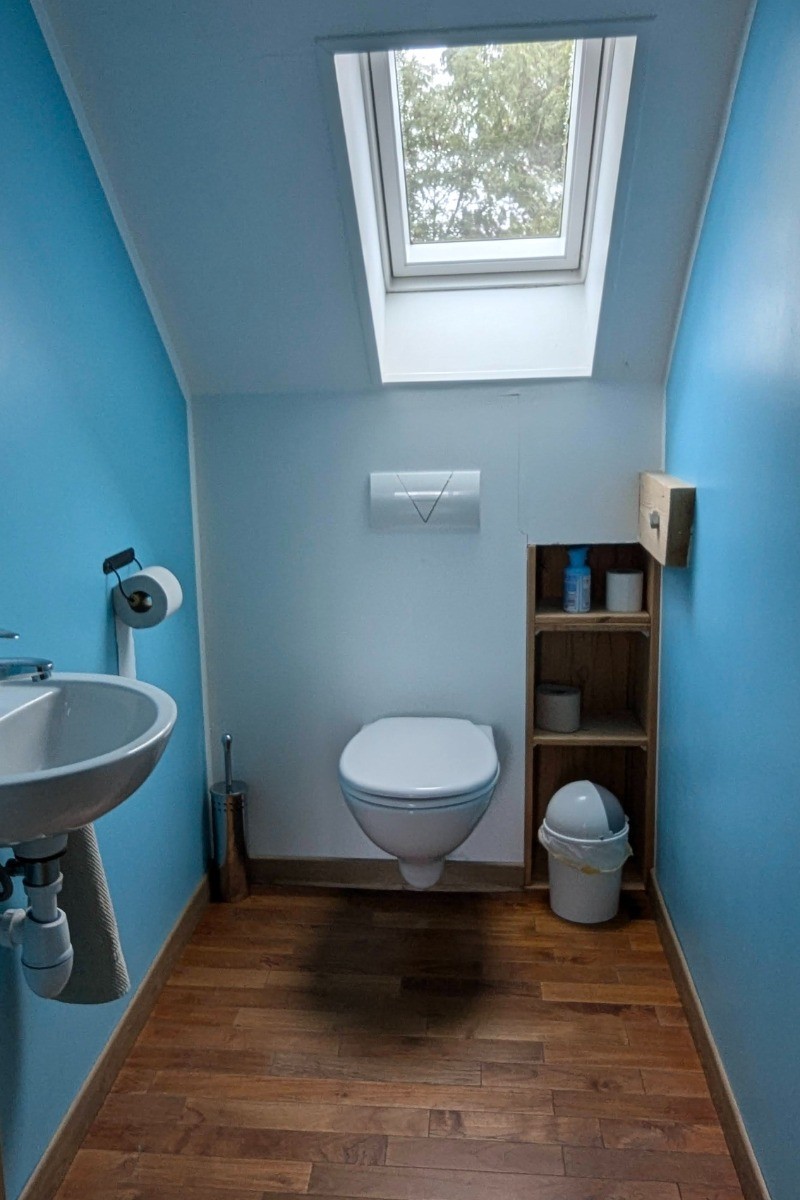 WC SUSPENDUS ETAGE AVEC POINT D EAU (2ème étage)