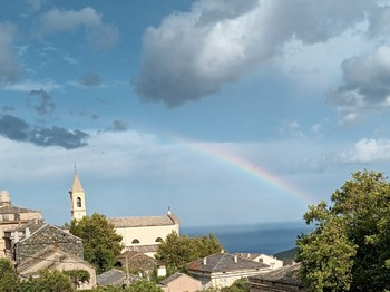 arc en ciel sur l'île d'Elbe