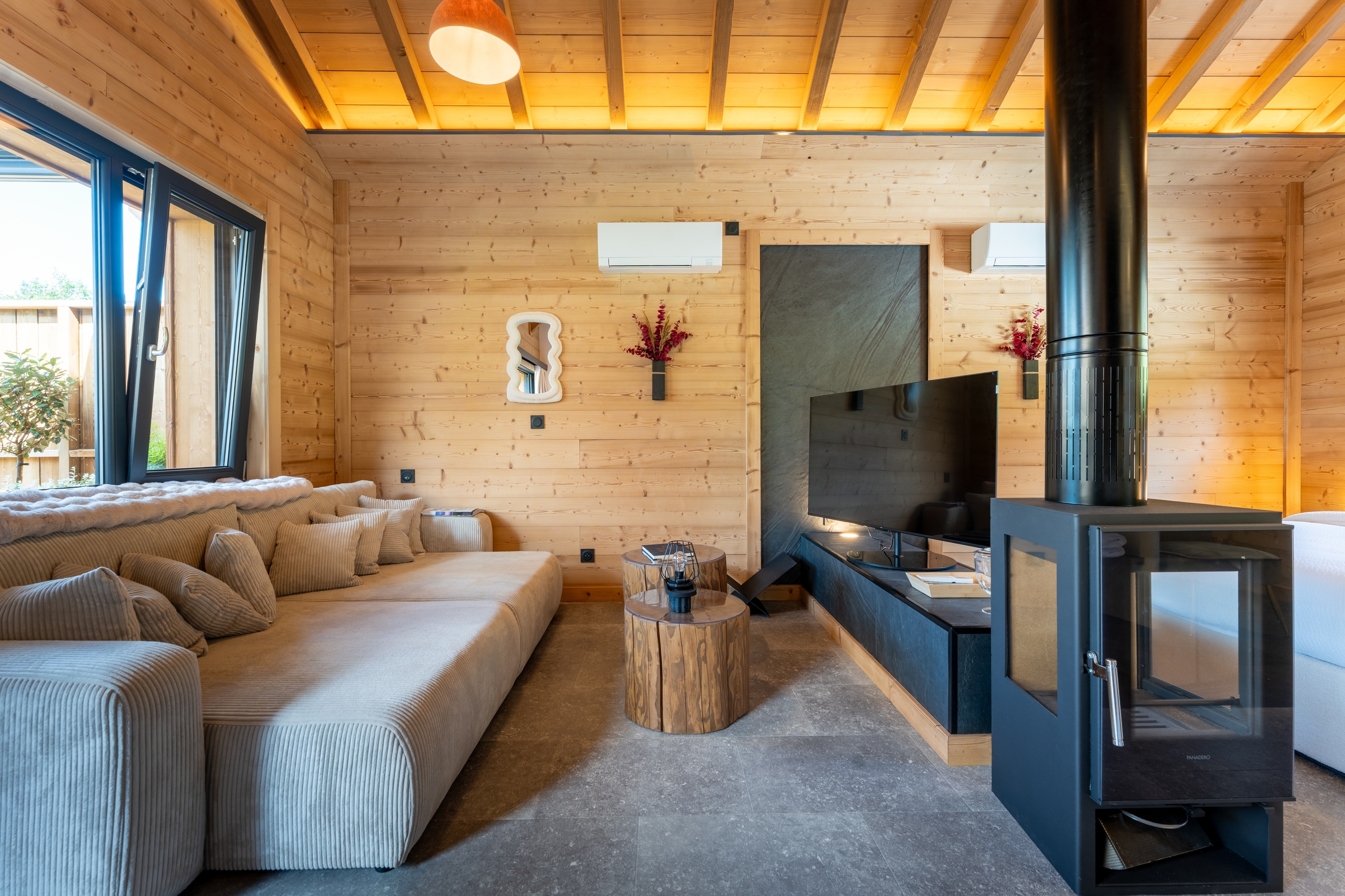 Fireplace lounge – Rock And Wood, Epic Chalets