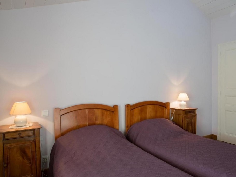 Chambre à l'étage avec deux lits en 90