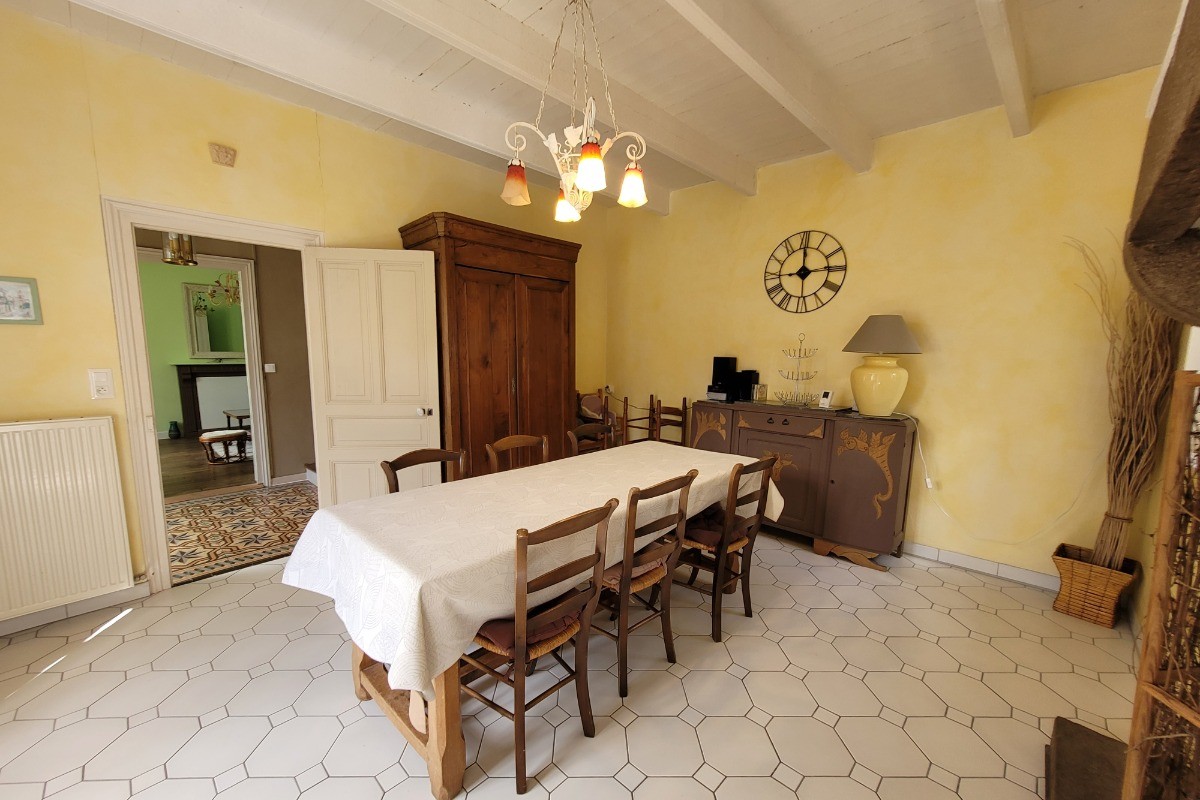 Location, 4/6 personnes à TREBEURDEN à 5 minutes PLAGE - 10 minutes PERROS-GUIREC - COTES D'ARMOR - BRETAGNE - salle à manger bis