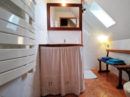 salle d'eau avec WC communicants avec la chambre
