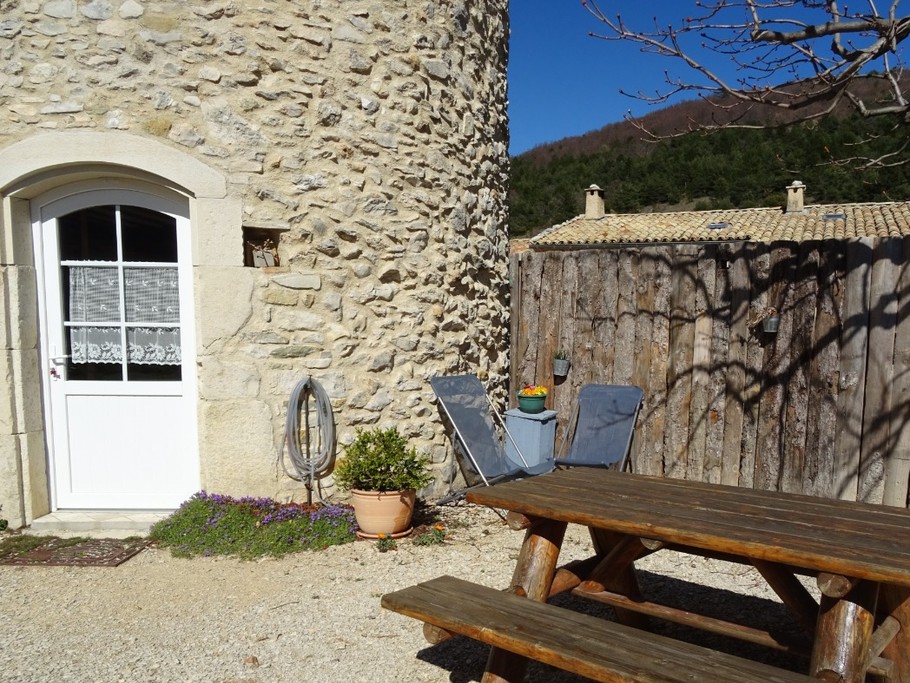 Terrasse devant le gîte