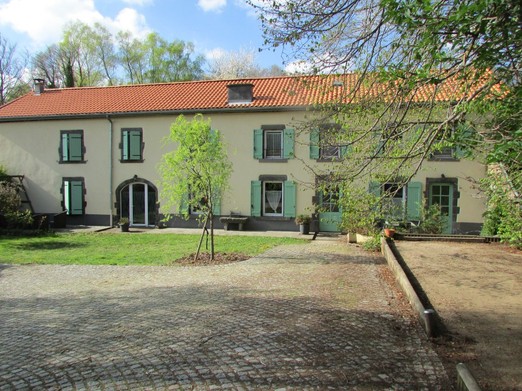 "Les Tilleuls" Holiday Cottages and Bed and Breakfast - Volvic, Puy-de-Dôme, Auvergne
