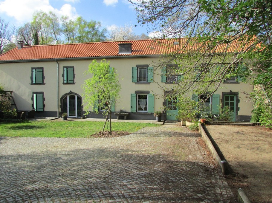 "Les Tilleuls" Holiday Cottages and Bed and Breakfast - Volvic, Puy-de-Dôme, Auvergne