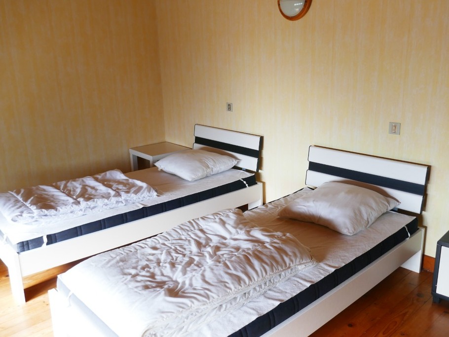 Chambre 5 avec deux lits en 90 à l'étage