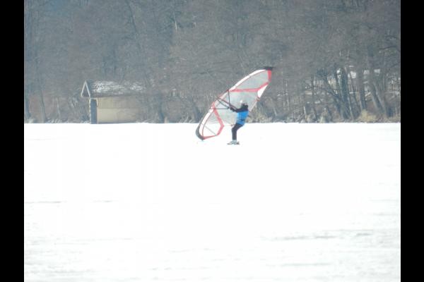 Sport d'hiver sur le lac gelé