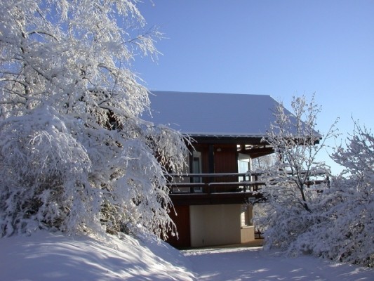 le côté accès à i'Ouest un matin d'hiver enneigé