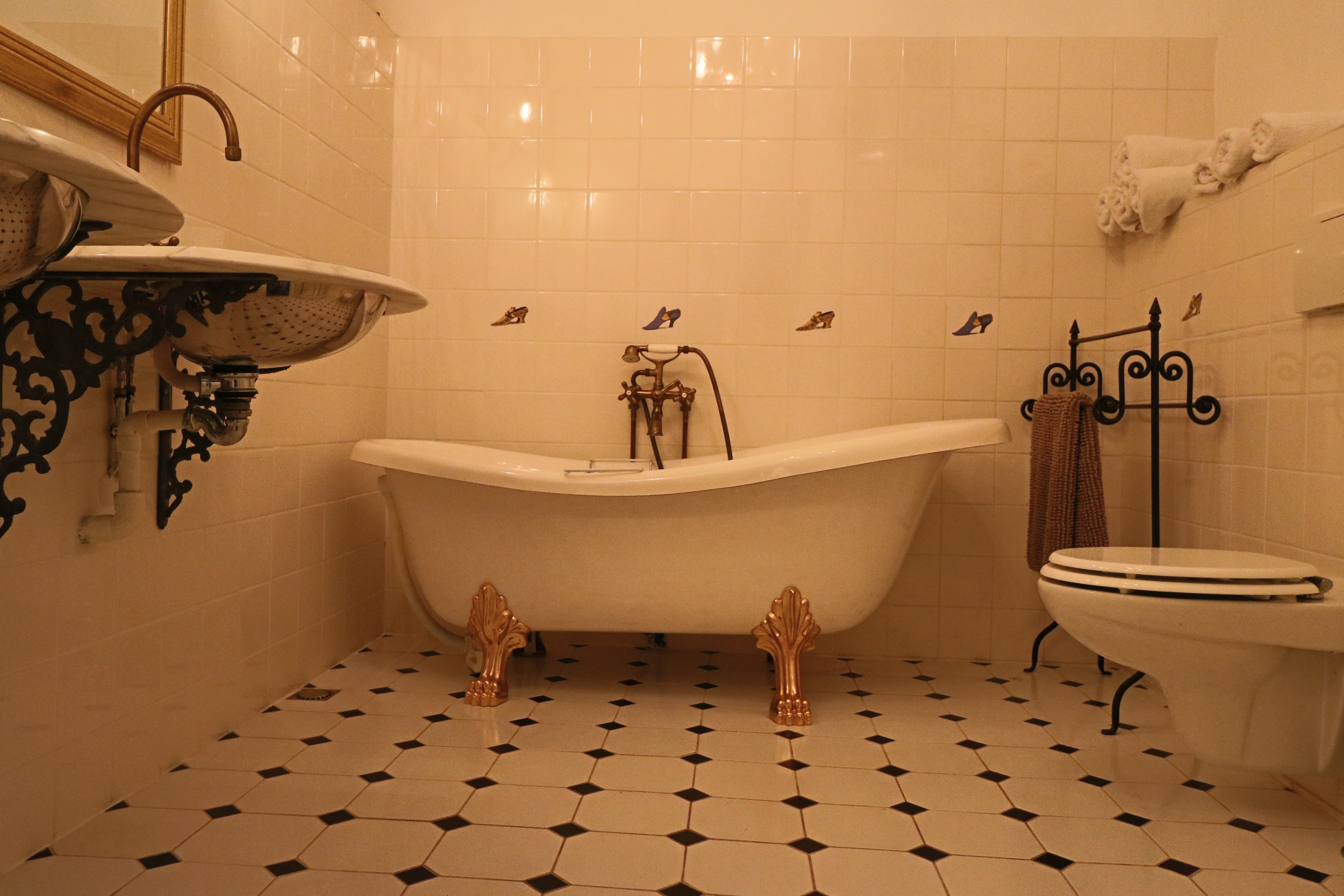 Bathroom - Shower, bath, WC