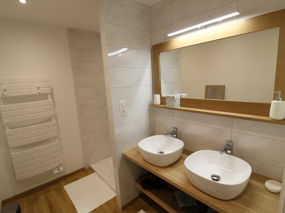 Salle d'eau étage douche à l'italienne - Au Gite des Mazes