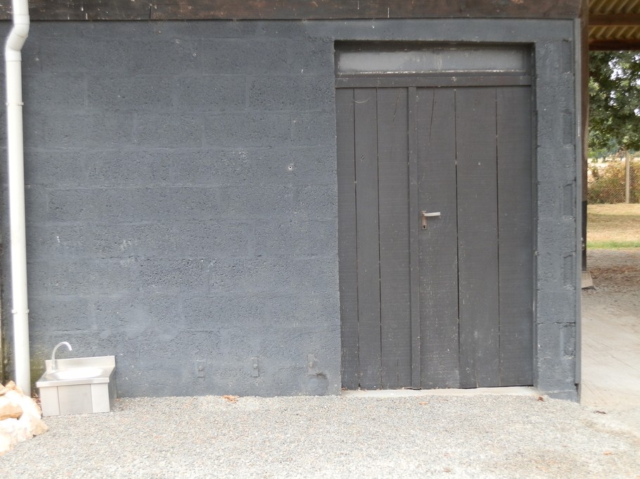 Local fermé pour stocker vos vélos, canoë, poussette, etc. Prêt de 2 vélos (un VTT homme et un VTC femme à la demande)