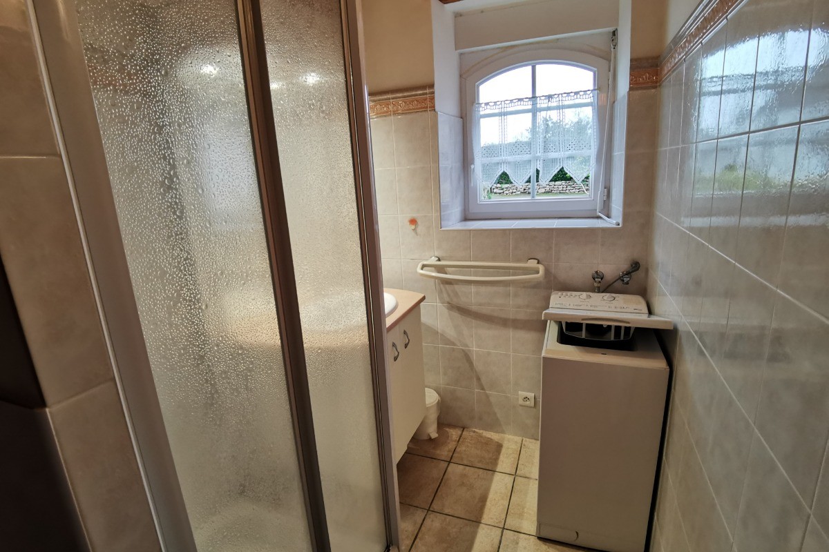 Salle d'eau avec WC