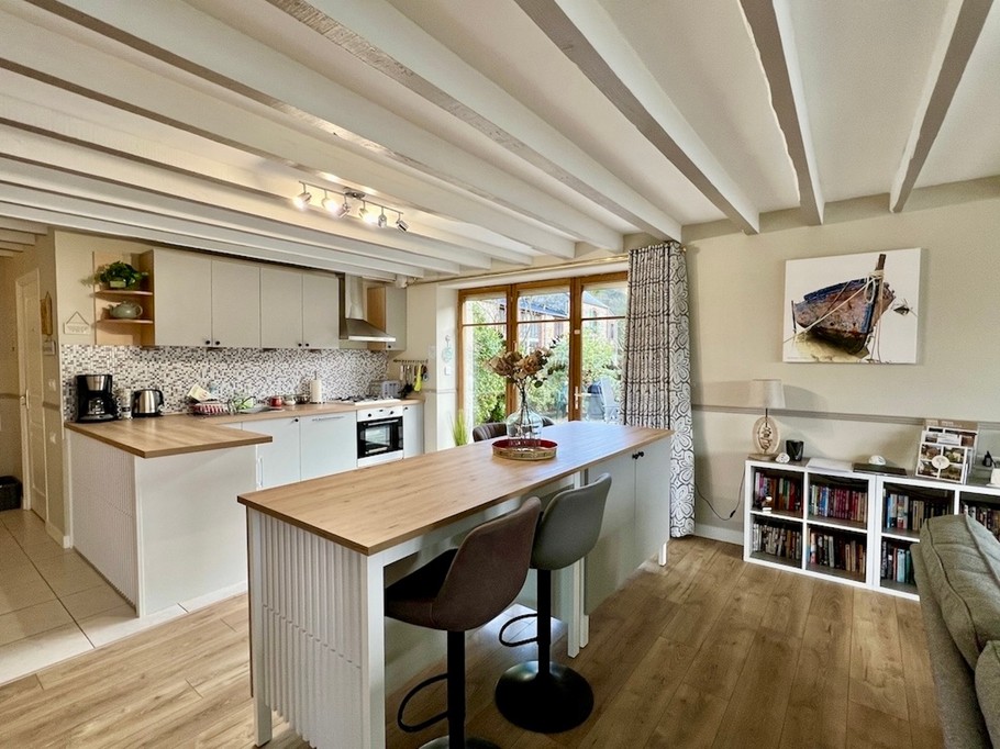 Kitchen with island, ideal for entertaining