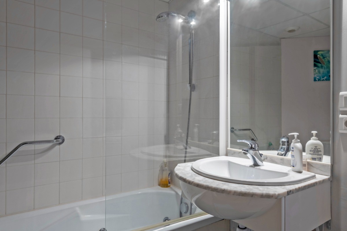 Salle de bain - baignoire balnéo