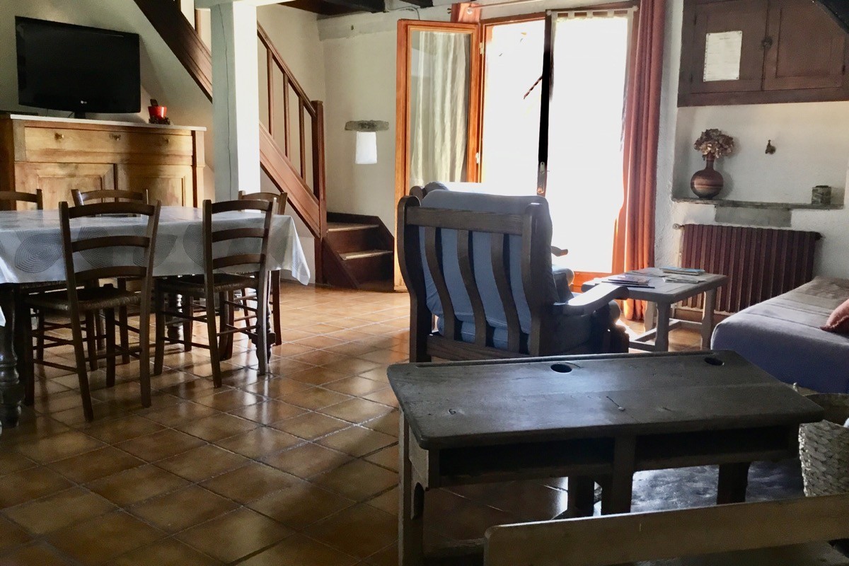 Salle à manger /salon et accès étage