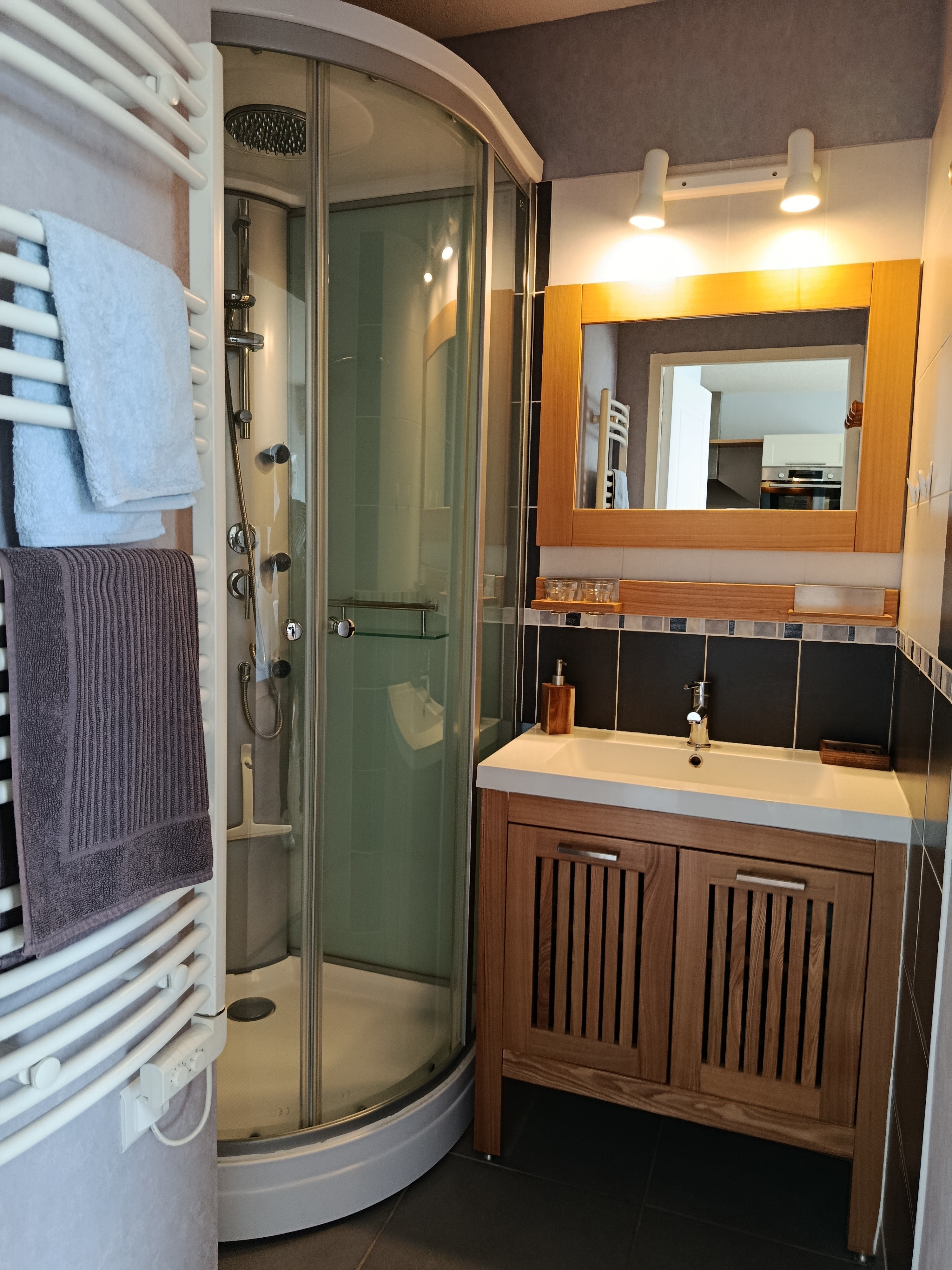 Shower room, separate WC