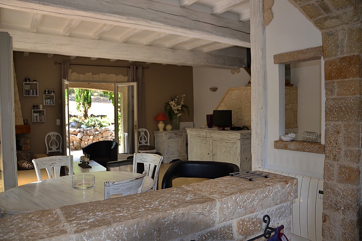 Pièce à vivre, Clos de la Chesnaye à Mons (Var, Provence)