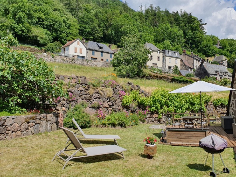 LA TERRASSE ET LE TERRAIN PRIVATIF