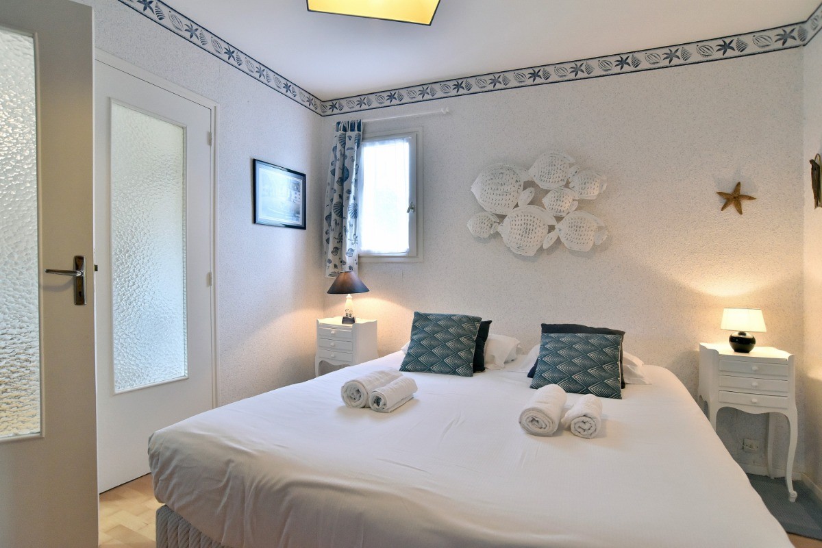 Chambre double lit 160X200, accès vers chambre enfants