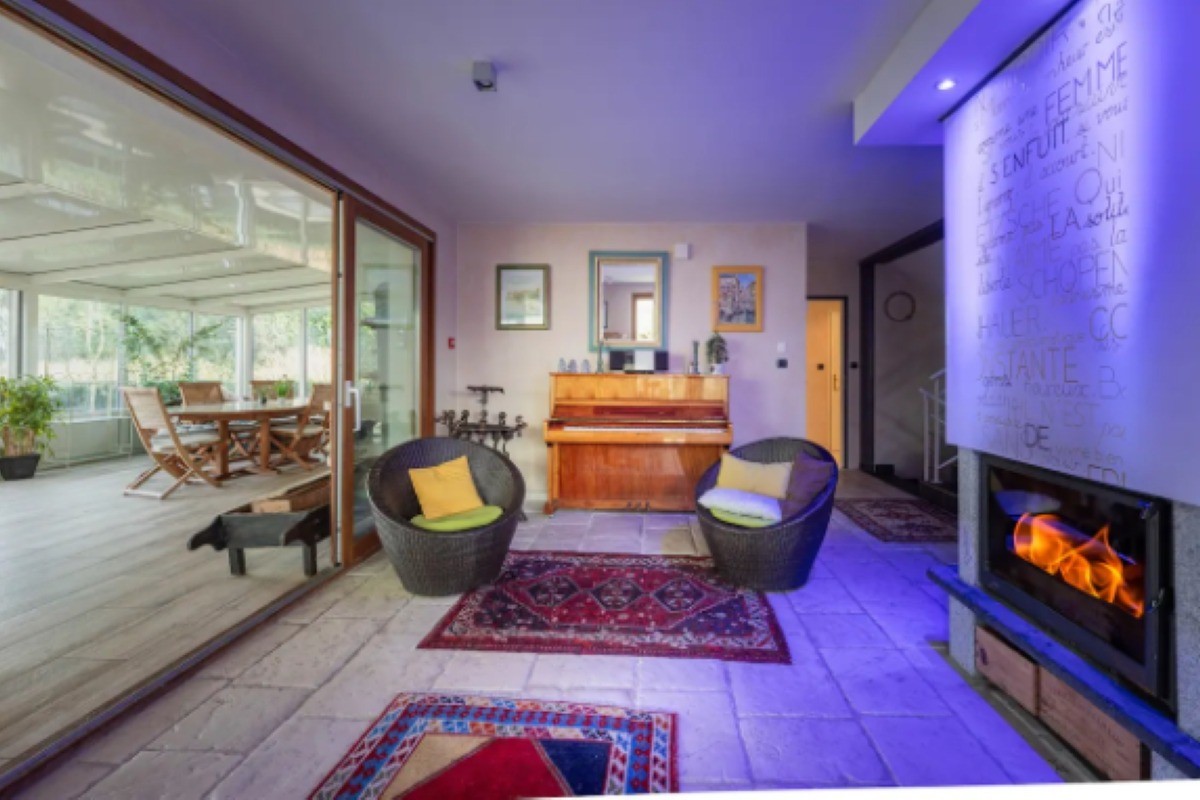 Salon - Gîte La Grange tout confort avec piscine chauffée, spa, sauna, hammam et salle de sport à Fontenay