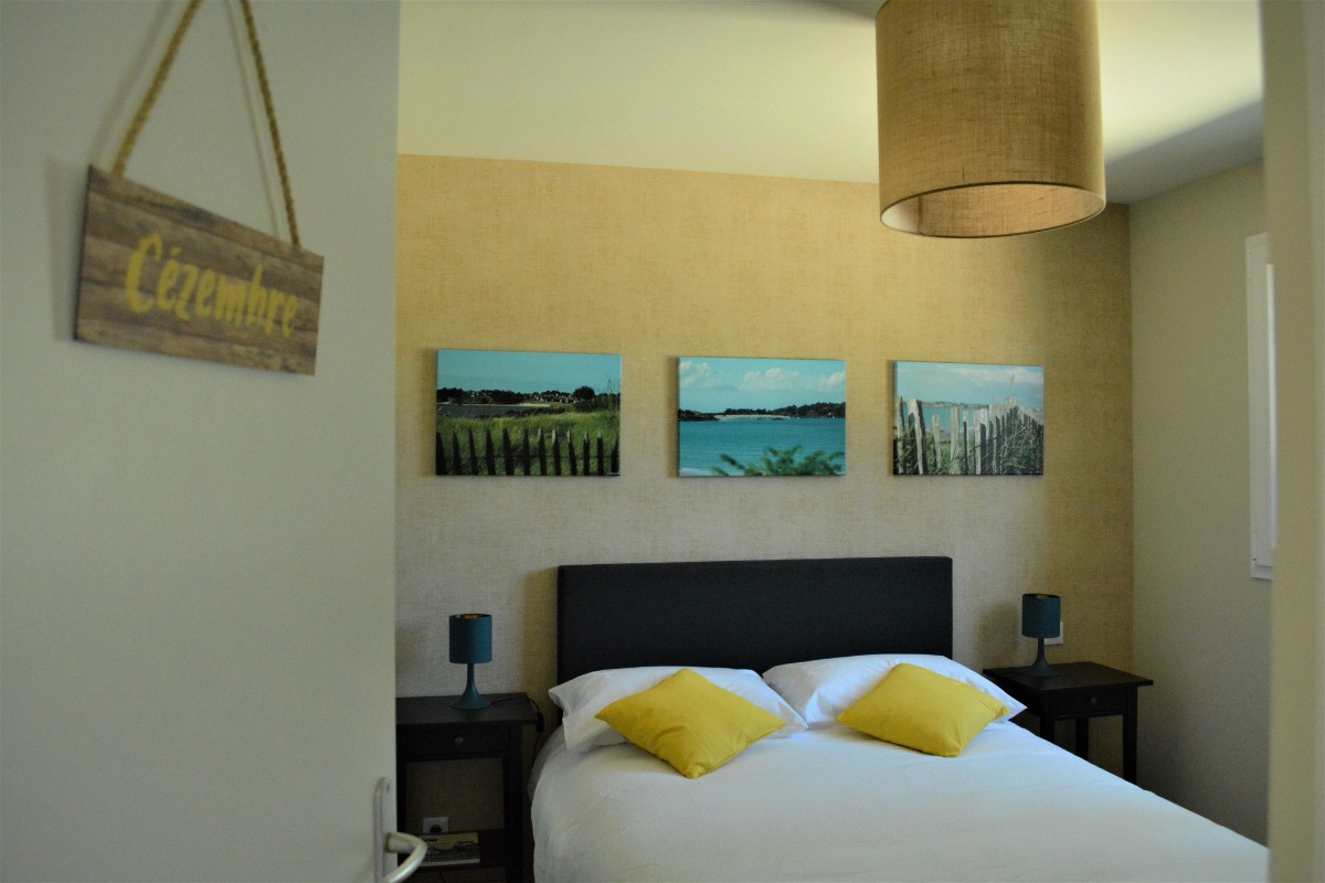 Le Mascaret, location 4 pers, St Lormel, chambre Cézembre 1lit 140
