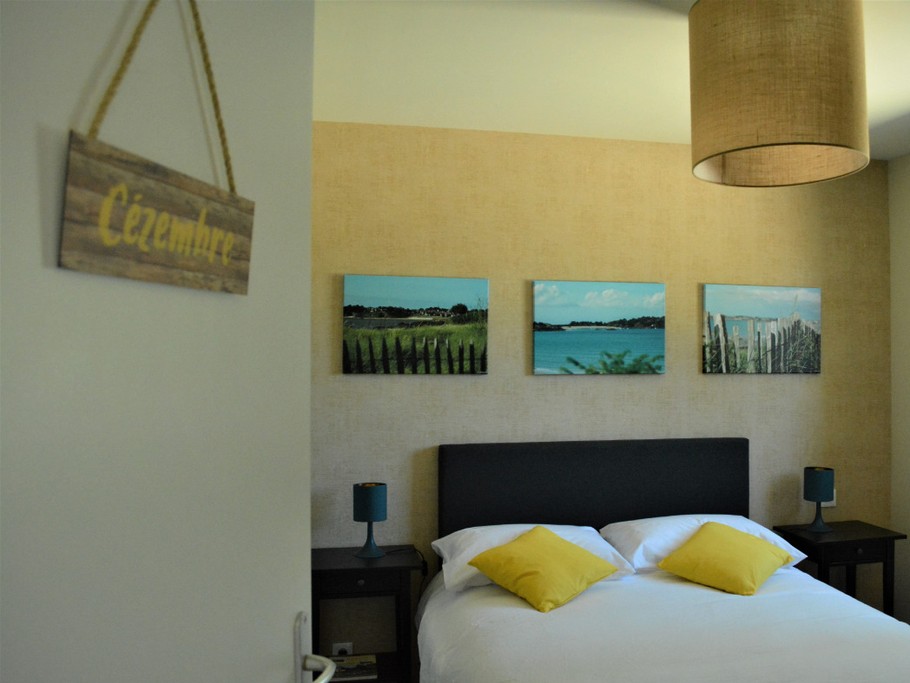 Le Mascaret, location 4 pers, St Lormel, chambre Cézembre 1lit 140