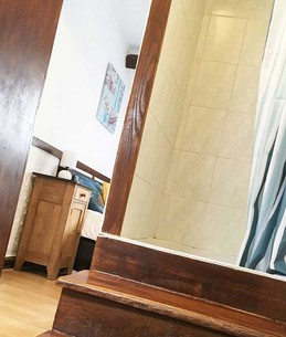Bathroom: shower