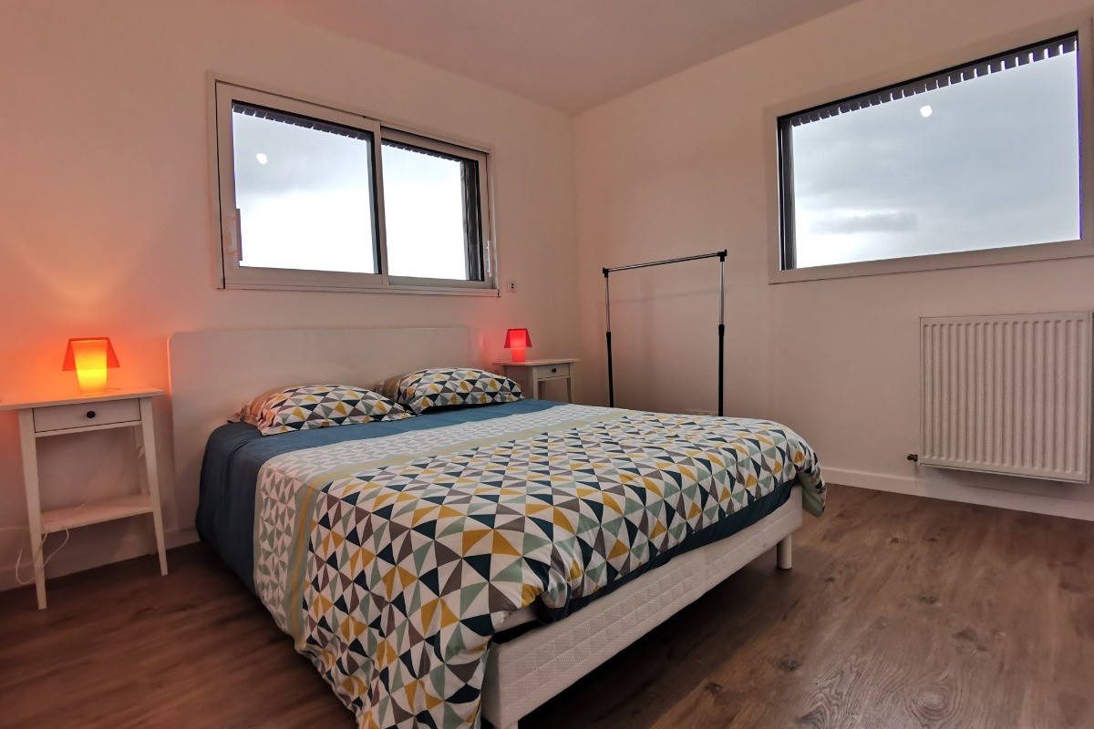 Etage: Chambre 2 avec lit 140 et placard penderie