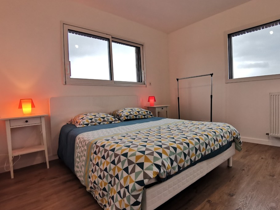 Etage: Chambre 2 avec lit 140 et placard penderie