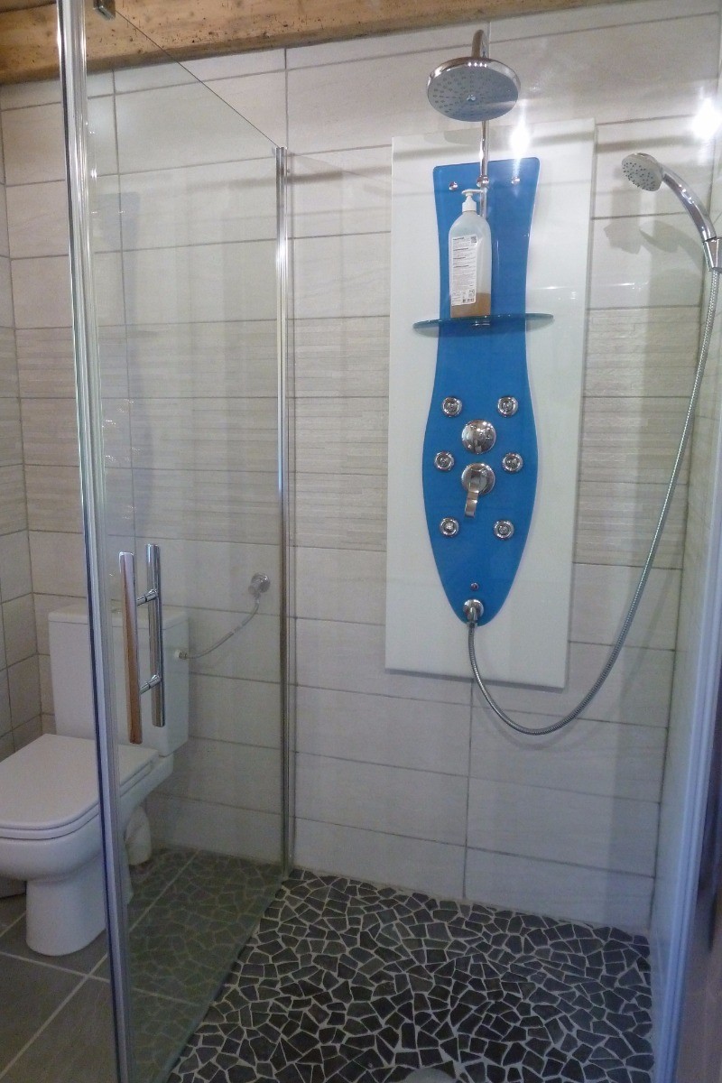 SALLE DE BAIN - Gîte familial Scaravella, St Maurice sur Moselle, Rouge Gazon - Vosges, Ballon d'Alsace, Naure, Calme, Famille