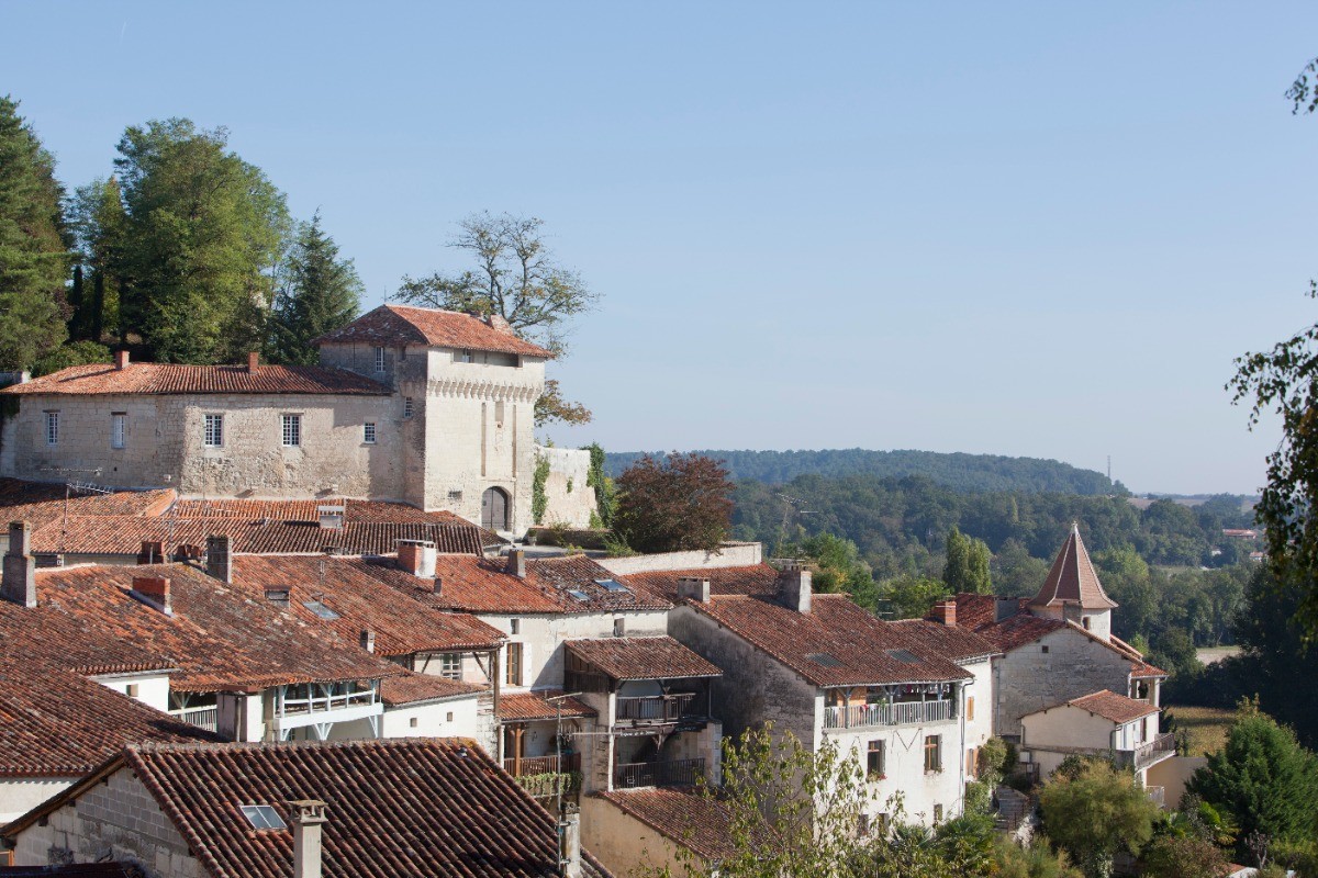 Le village d'Aubeterre sur Dronne