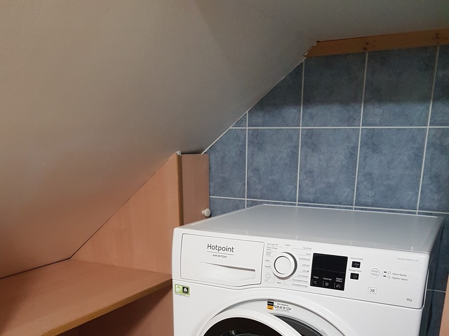 Shower room close to separate bedroom