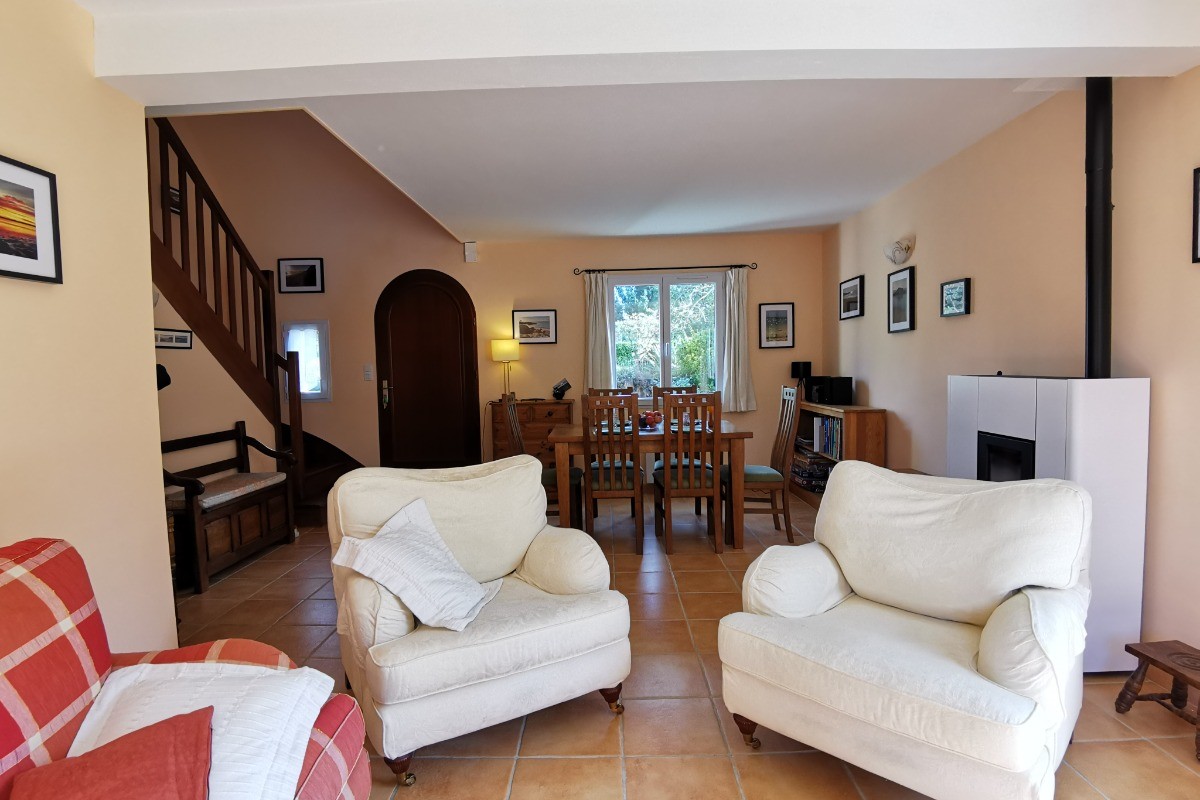 salon avec lumière traversante Est Ouest