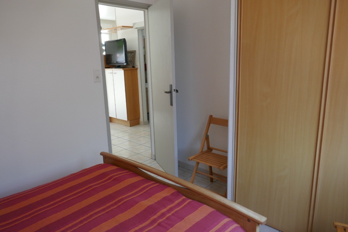 Chambre avec un lit 140