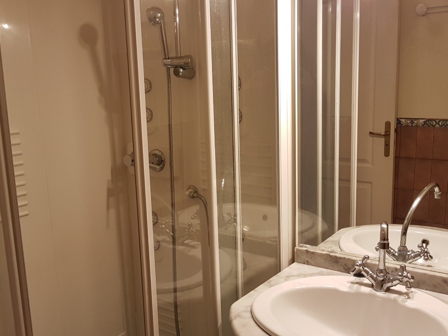 Salle d'eau à l'étage