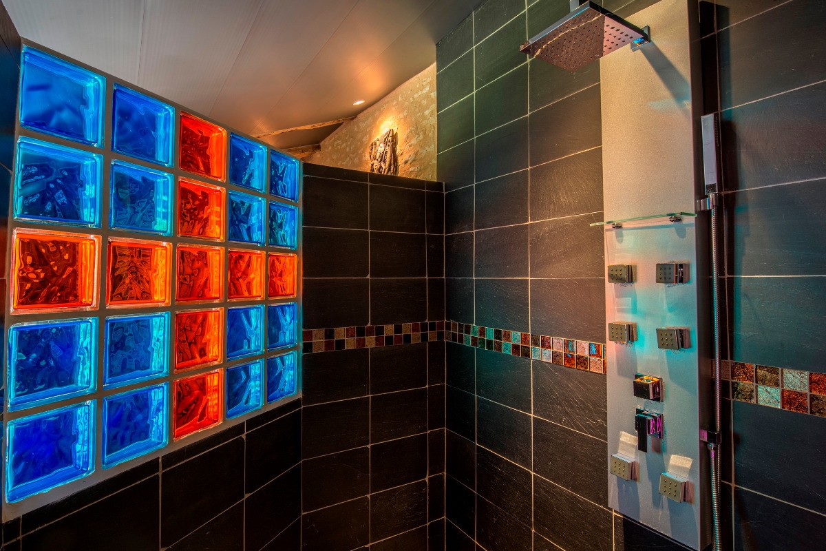 Douche hydromassante du Spa privé