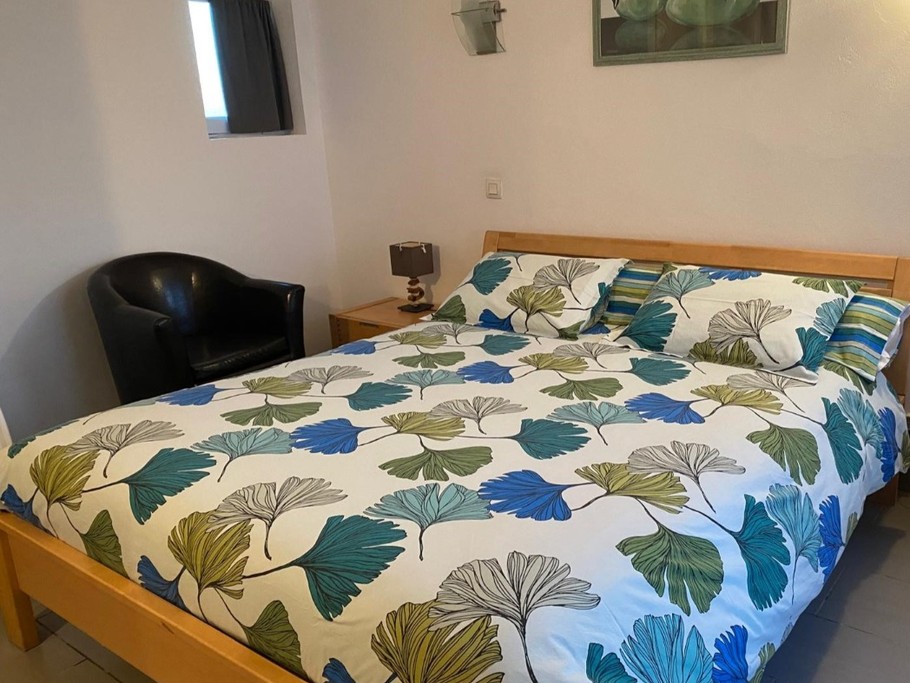 Chambre Tournepierres avec un lit en 160